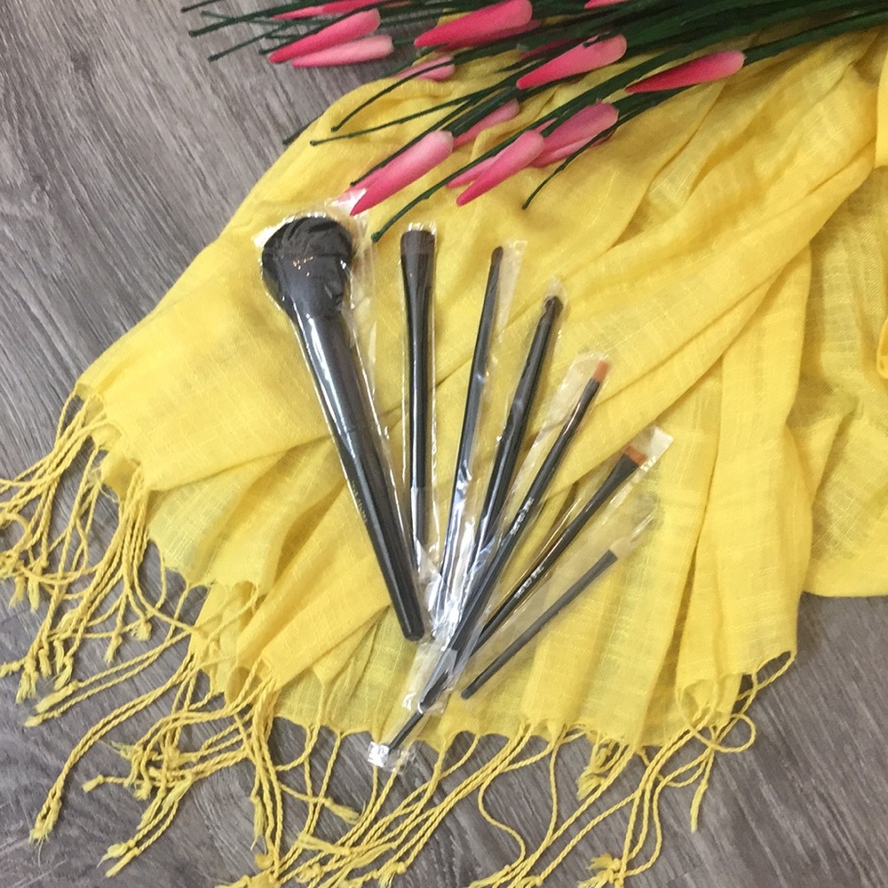 TRUE COLORS Makeup BRUSH SET (7 pc)